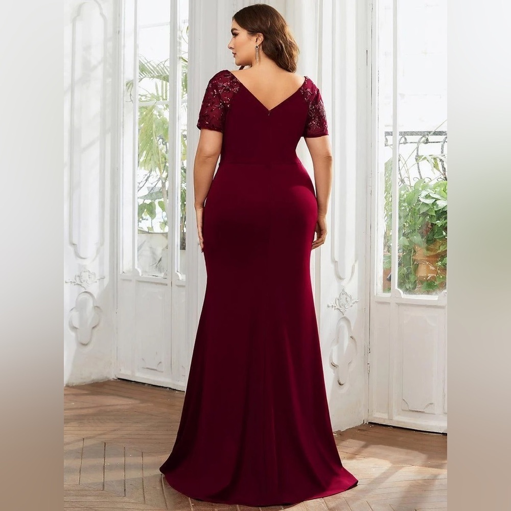 ๐ Plus Size Front Slit Short Sleeve With Sequin Mother of the Bride Dresses - Picture 2 of 3